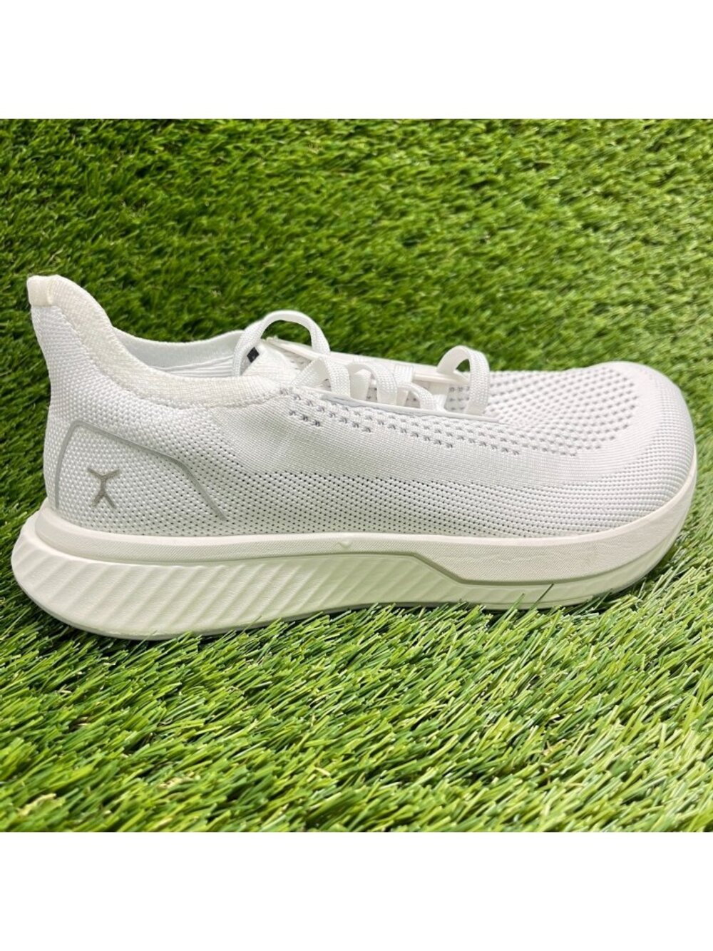 Flux Adapt Runner H2O Pro White Womens Size 7 Athletic Running Shoes Sneakers
